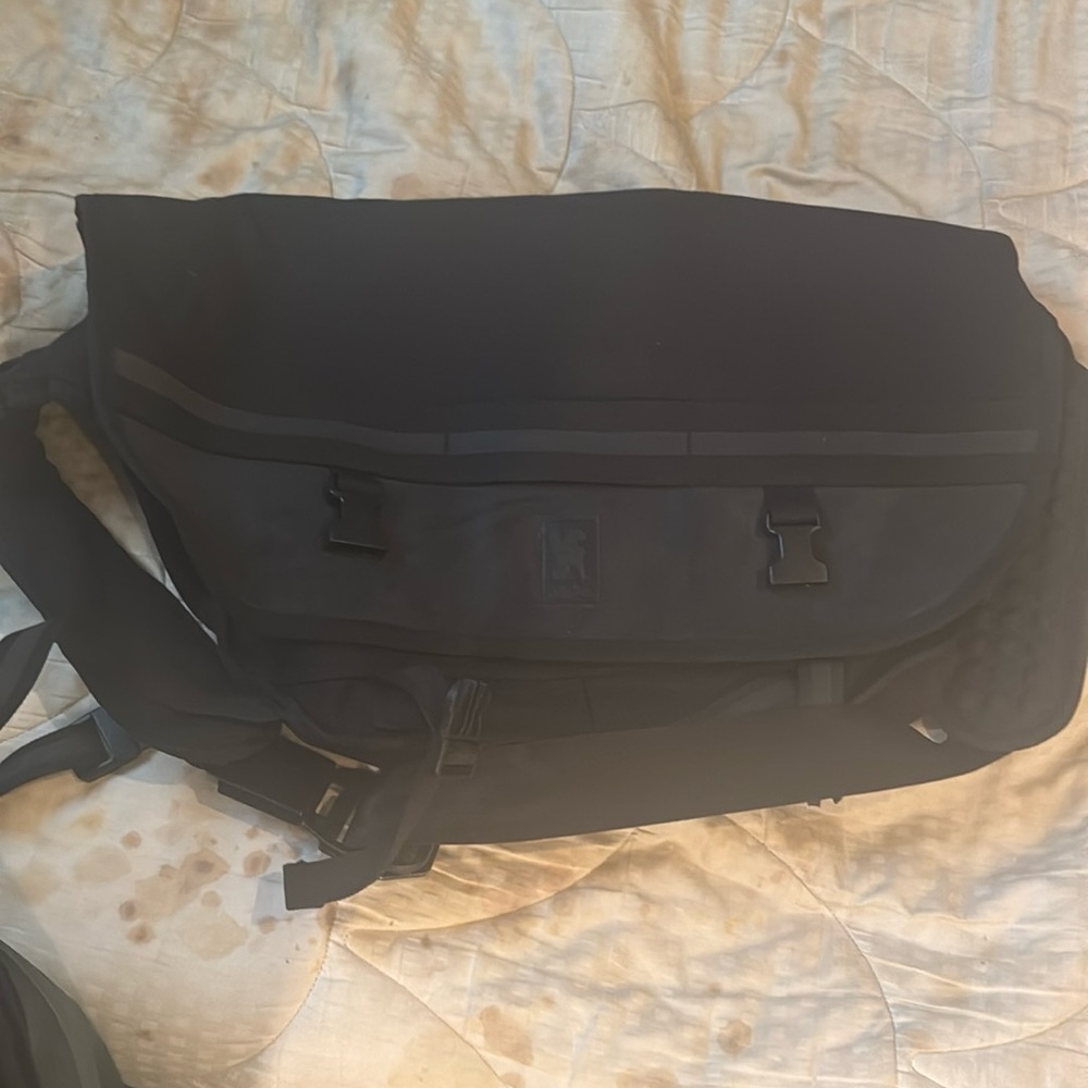 Chrome messenger bag black large excellent shape capacity